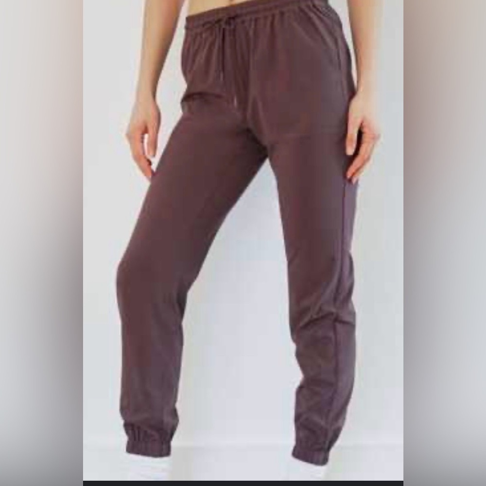 Aritzia TNAMOVE Speed Joggers - Matte Pearl ( light Pink )